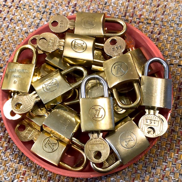 Vintage LV Louis Vuitton Padlock Lock & Key 206 - Picture 13 of 13